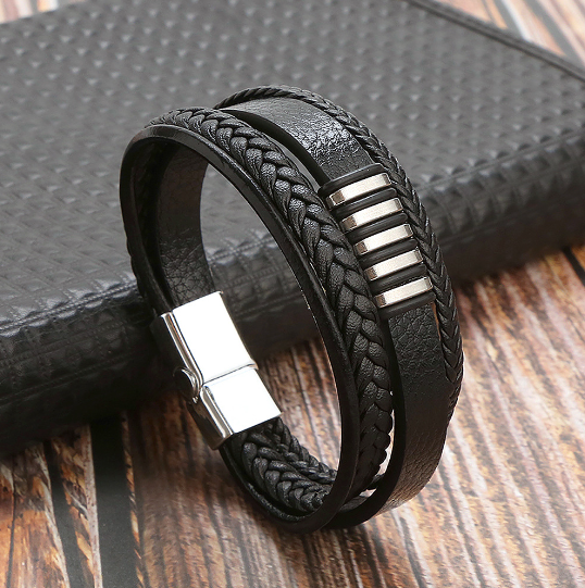 Leather bracelet for men: Elegance and style